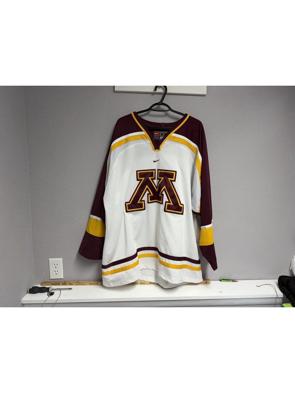 Team Nike Minnesota Gophers Hockey Sweater / Size XXL Stain
